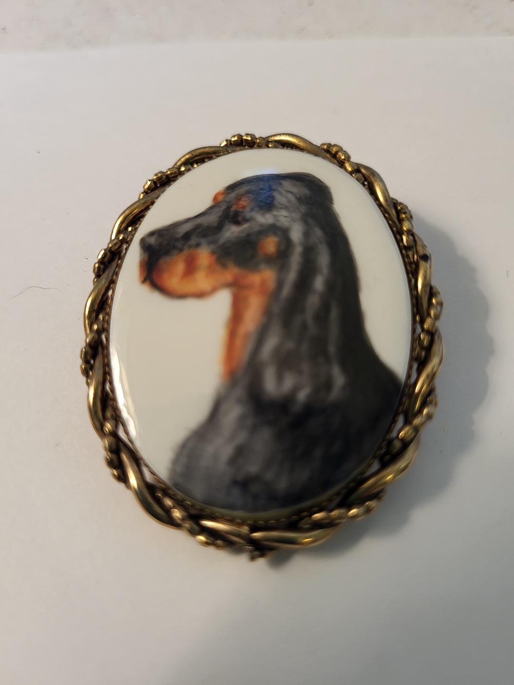 Vintage Handpainted Dog Cameo Brooch with Gordon Setter Portrait
